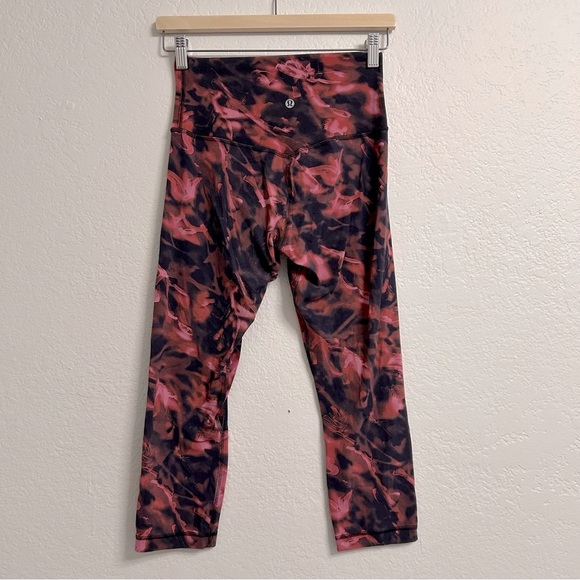Lululemon Red-Black Tie-Dye Floral Leggings, Size 6 - Picture 3 of 5